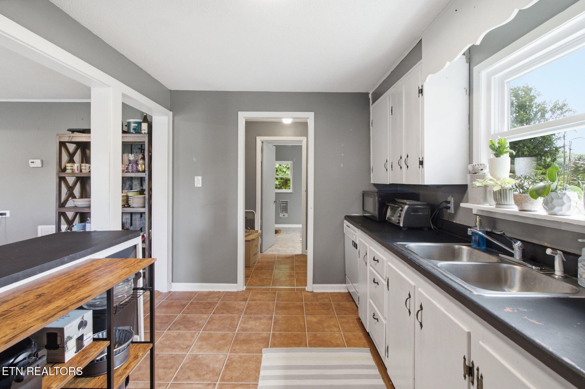 6715 Greer Road Knoxville, TN 37918 - Photo 15 of 24 kitchen/ laundry