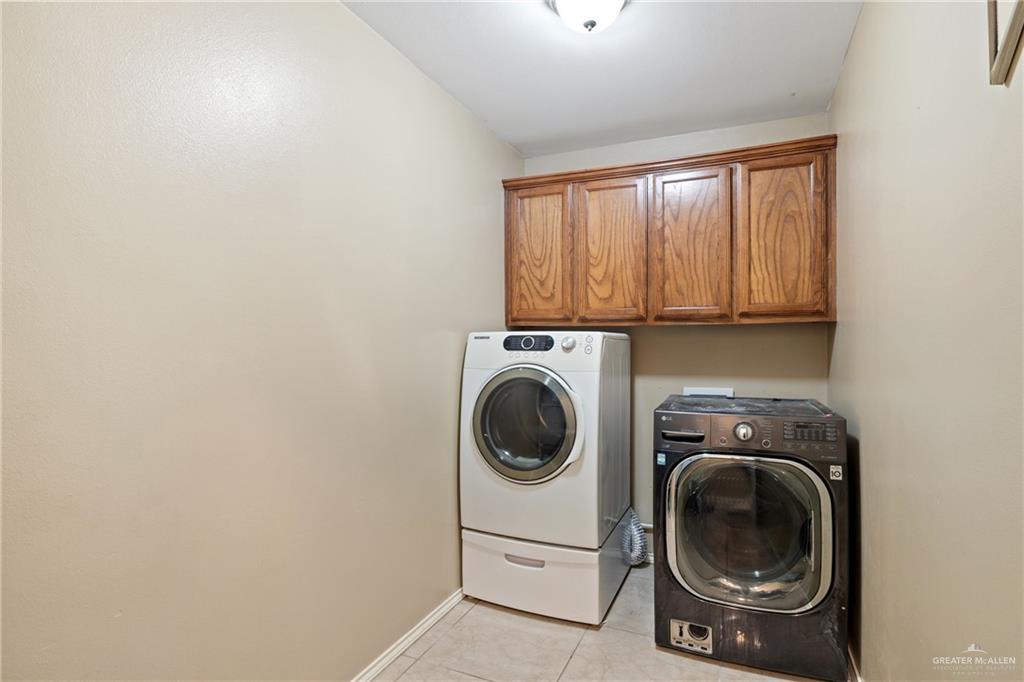 9445 Mile 20 Road Edcouch, TX 78538 - Photo 17 of 24 a utility room with dryer and washer