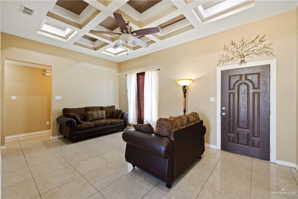 9445 Mile 20 Road Edcouch, TX 78538 - Photo 2 of 24 a living room with furniture