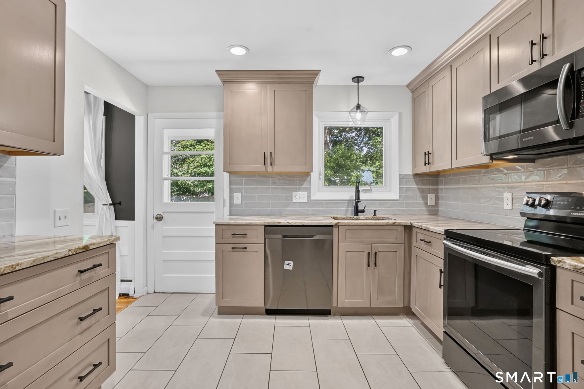 12 Webster Road Enfield, CT 06082 - Photo 15 of 38
