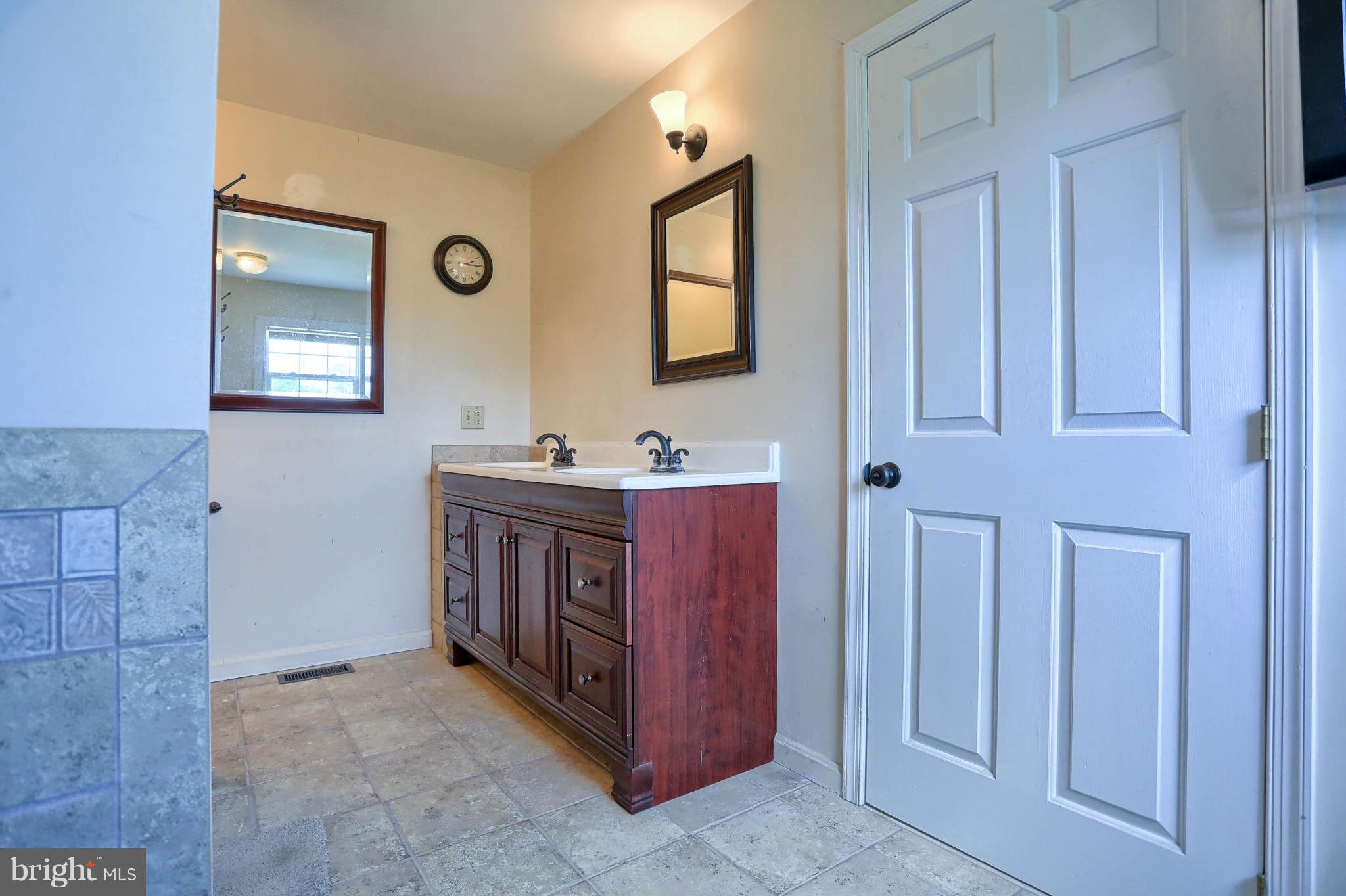 724 Pheasant Hill Road Summit Point, WV 25446 - Photo 23 of 30 Bath (Master)