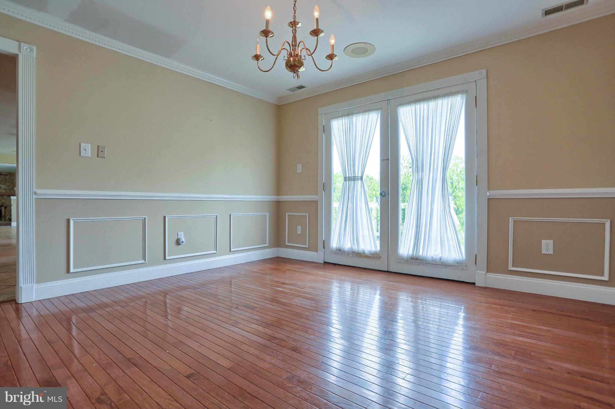 724 Pheasant Hill Road Summit Point, WV 25446 - Photo 10 of 30 Dining Room