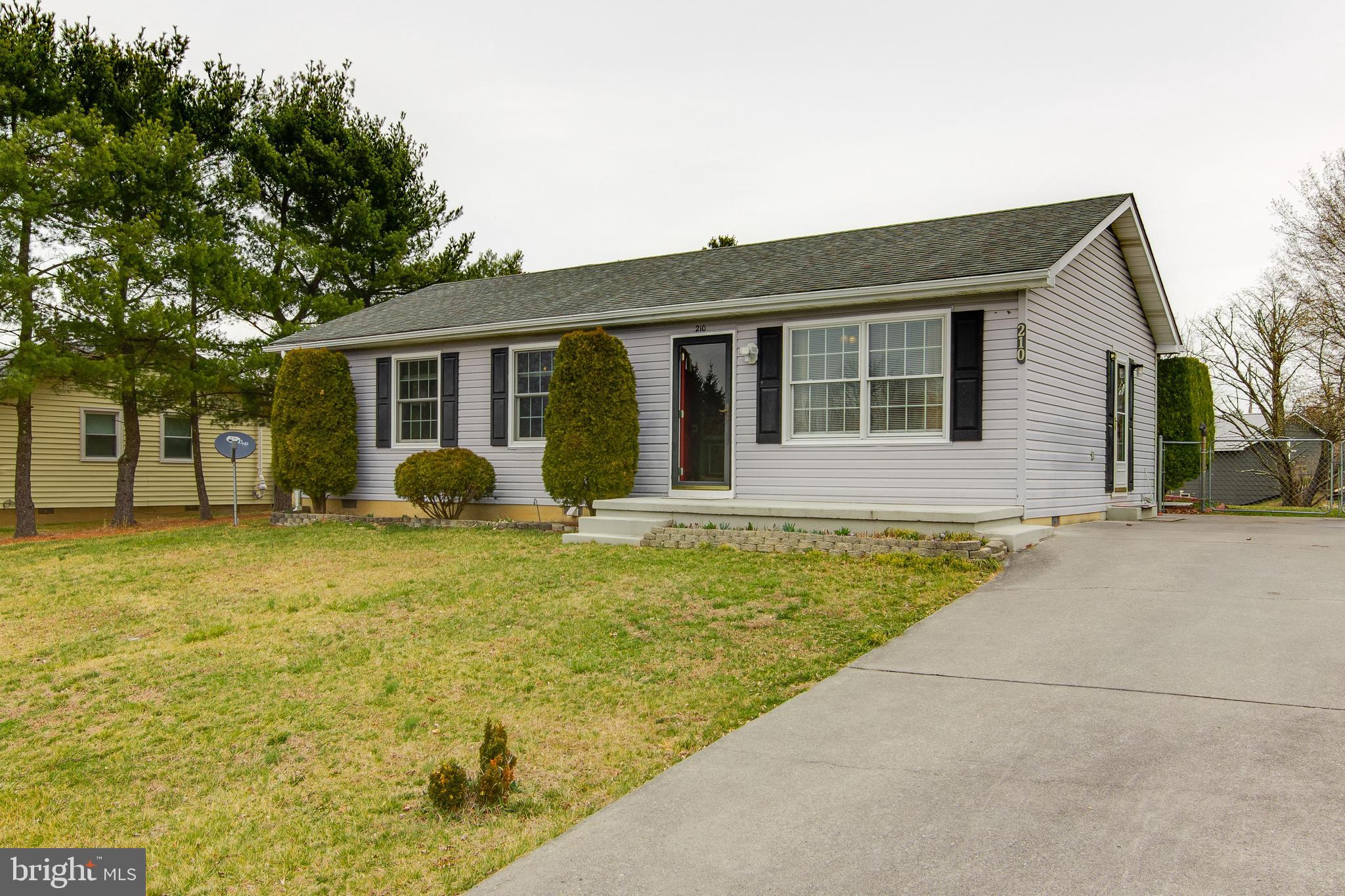 210 Crest Circle Winchester, VA 22602 - Photo 3 of 23 MAIN ENTRANCE & DRIVEWAY OVERVIEW
