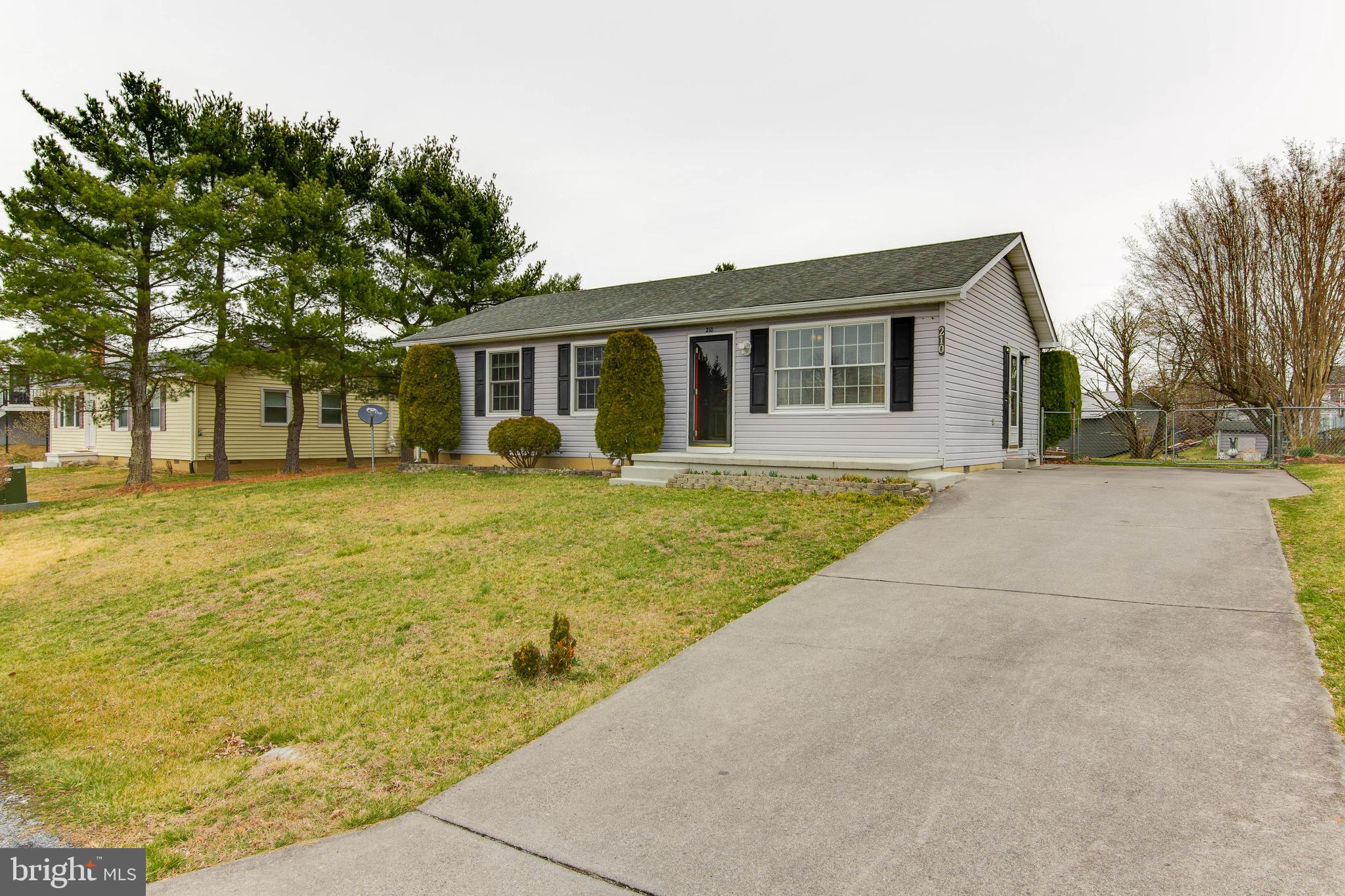 210 Crest Circle Winchester, VA 22602 - Photo 4 of 23 GENERAL MAIN ENTRANCE & DRIVEWAY OVERVIEW