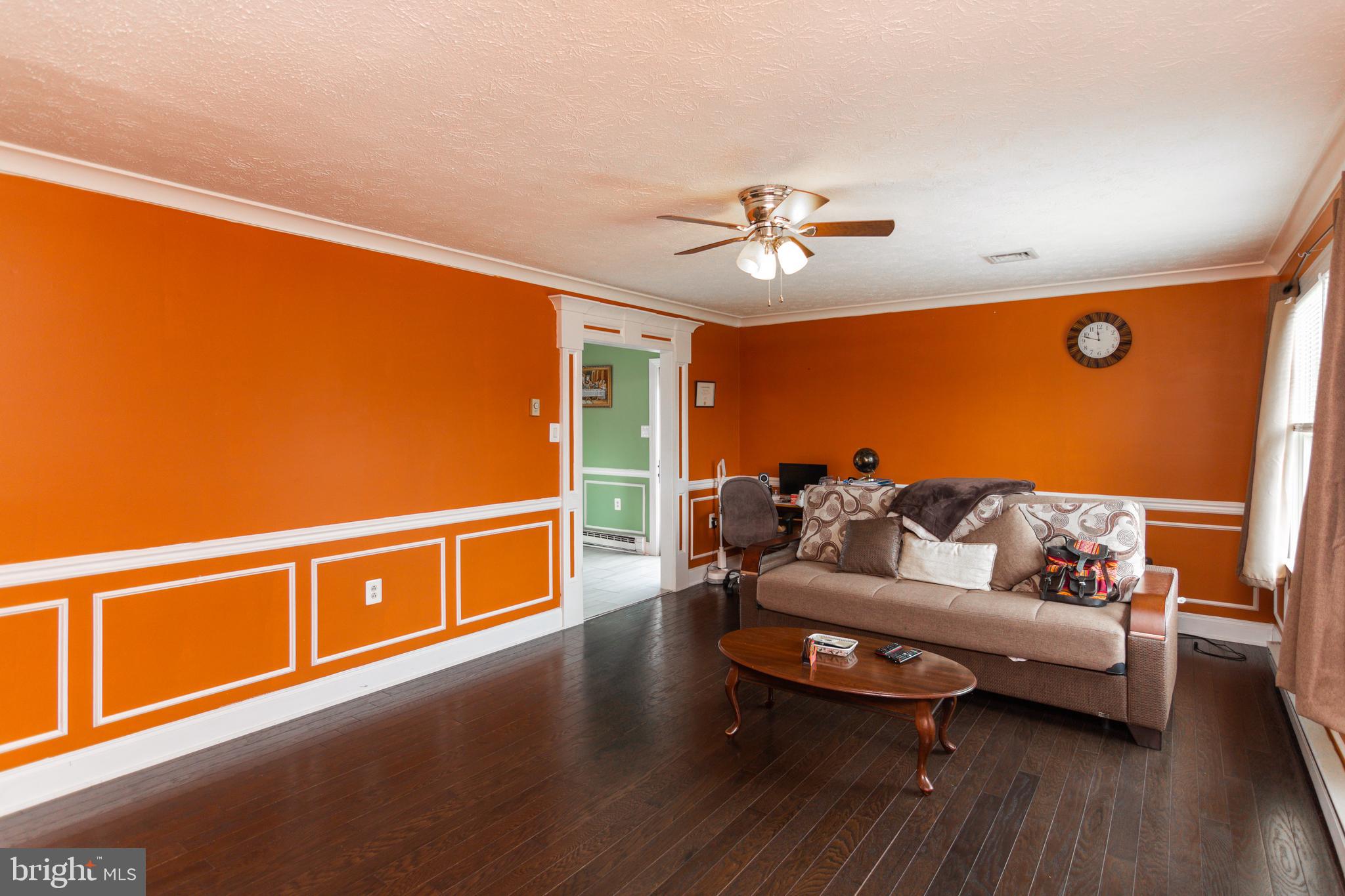 210 Crest Circle Winchester, VA 22602 - Photo 5 of 23 GENERAL LIVING ROOM OVERVIEW