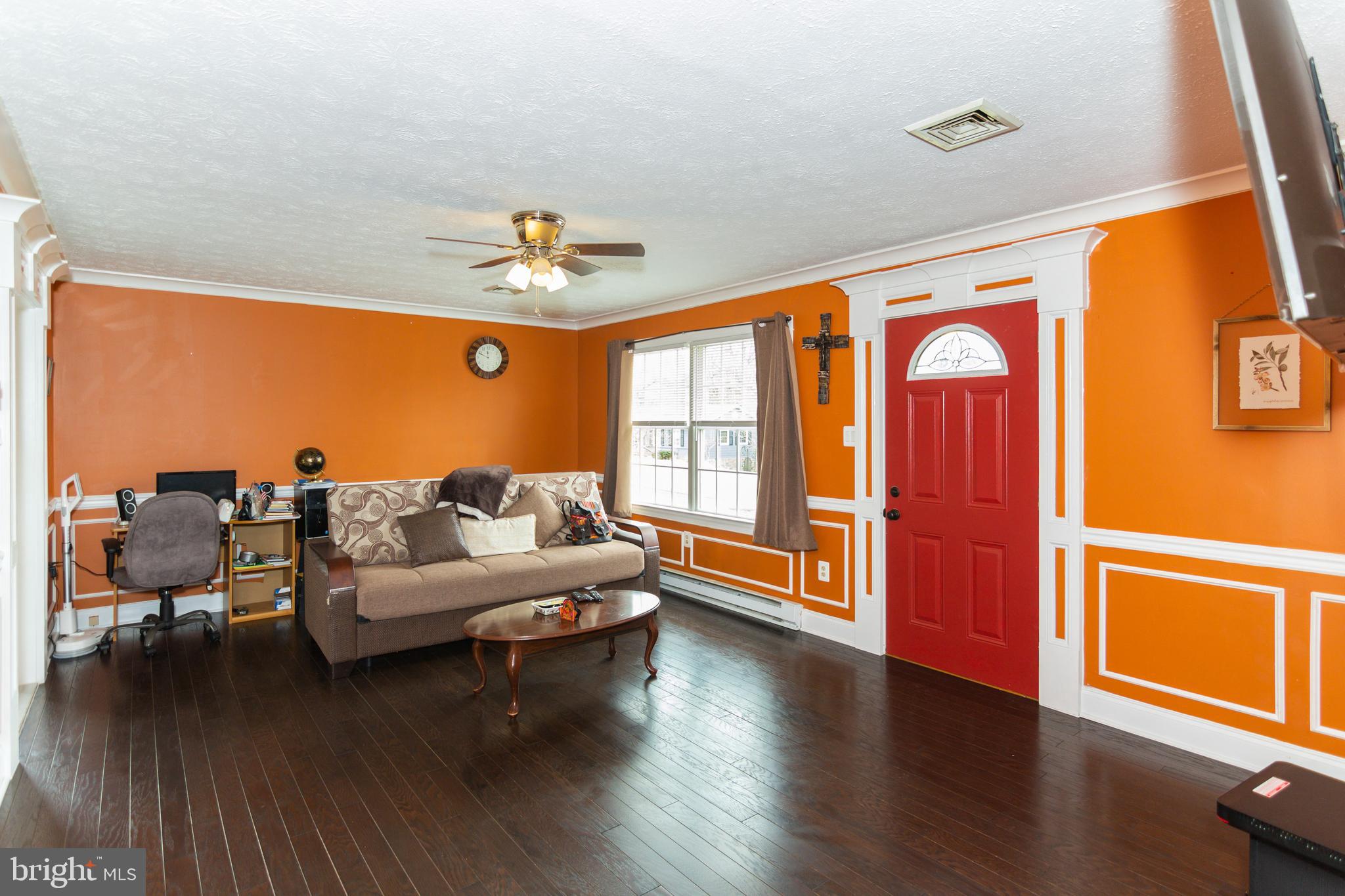 210 Crest Circle Winchester, VA 22602 - Photo 6 of 23 LIVING ROOM OVERVIEW
