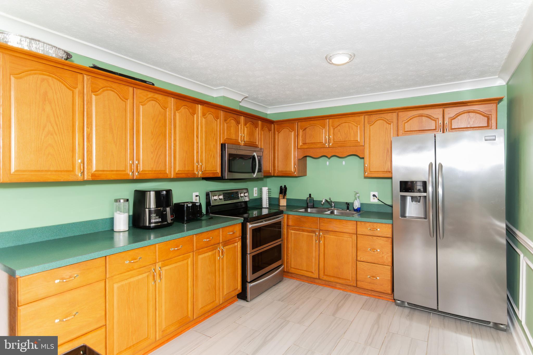 210 Crest Circle Winchester, VA 22602 - Photo 7 of 23 KITCHEN OVERVIEW