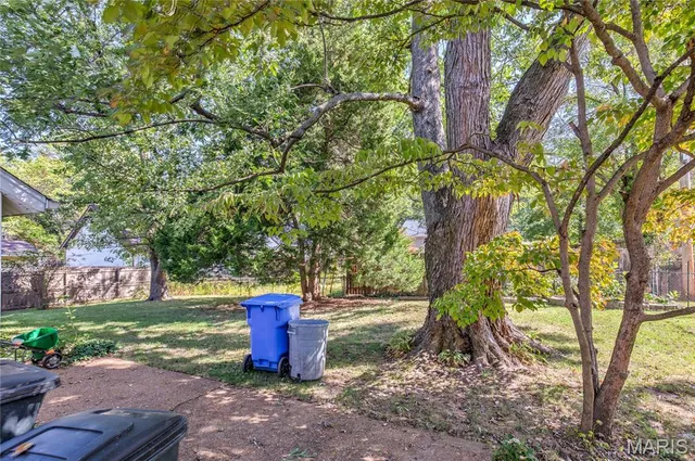 $220,000 | 100 Broadmere Drive, Florissant, MO 63033