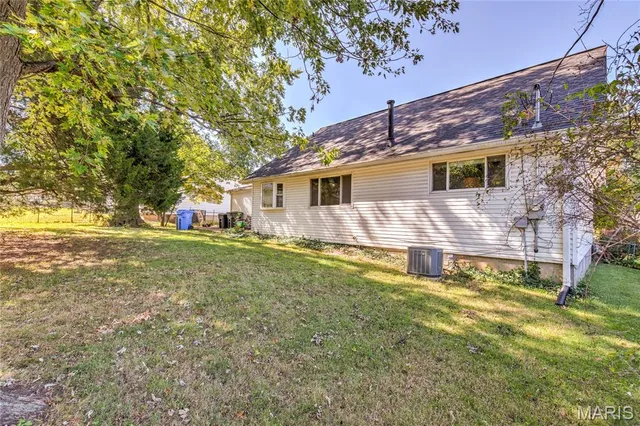 $220,000 | 100 Broadmere Drive, Florissant, MO 63033