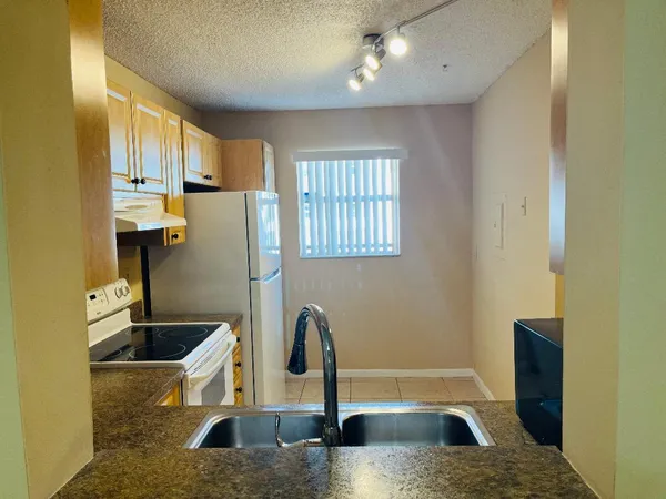 $2,000 | 2885 Southwest 22nd Avenue, Unit 106, Delray Beach, FL 33445