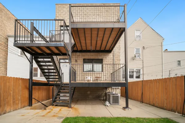 $3,400 | 938 North Washtenaw Avenue, Unit 1, Chicago, IL 60622