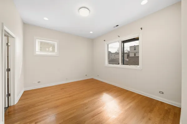 $3,400 | 938 North Washtenaw Avenue, Unit 1, Chicago, IL 60622