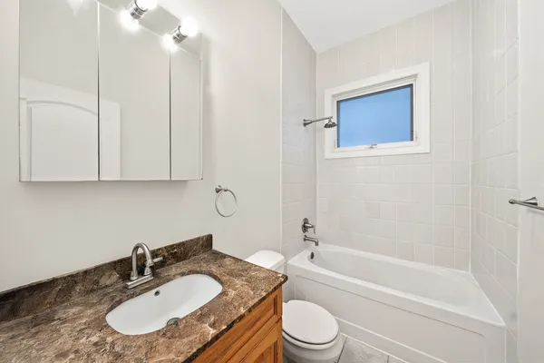 $3,400 | 938 North Washtenaw Avenue, Unit 1, Chicago, IL 60622