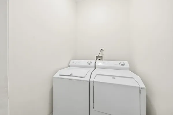 $3,400 | 938 North Washtenaw Avenue, Unit 1, Chicago, IL 60622