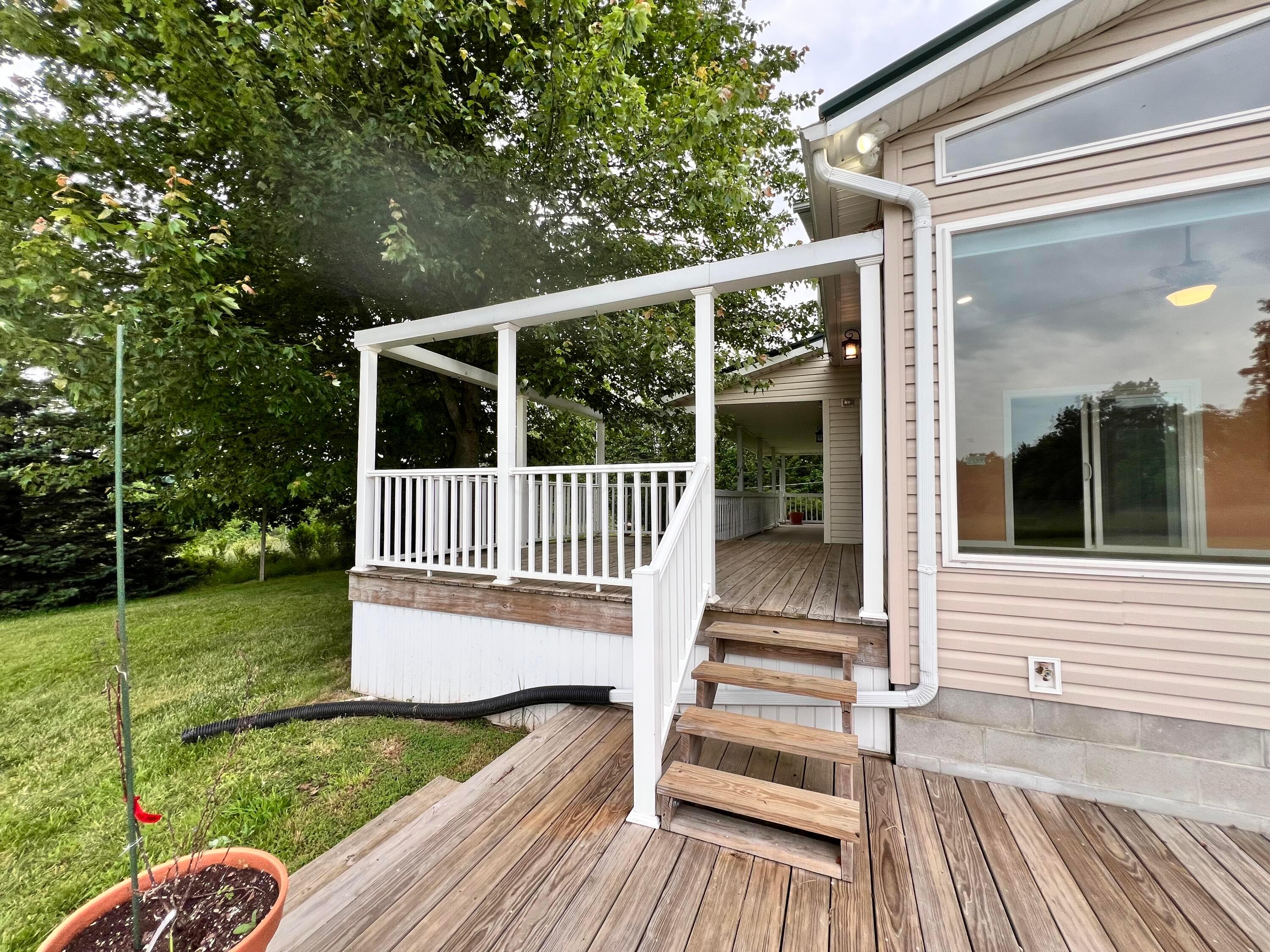 20600 Hellwig Road Utica, OH 43080 - Photo 40 of 60 Covered Deck