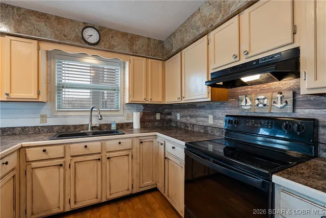 $189,900 | 99 Rock Dove Lane, Unit 2B, Camdenton, MO 65020