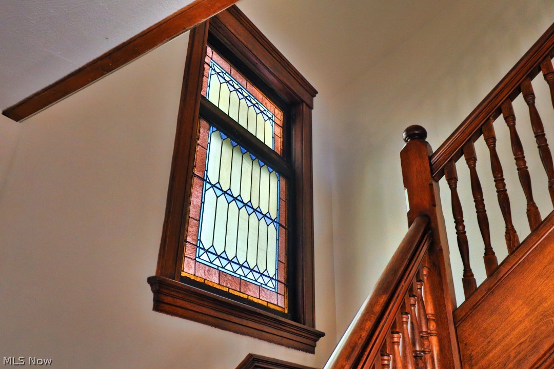 822 Main Street Coshocton, OH 43812 - Photo 18 of 28 Stained glass window