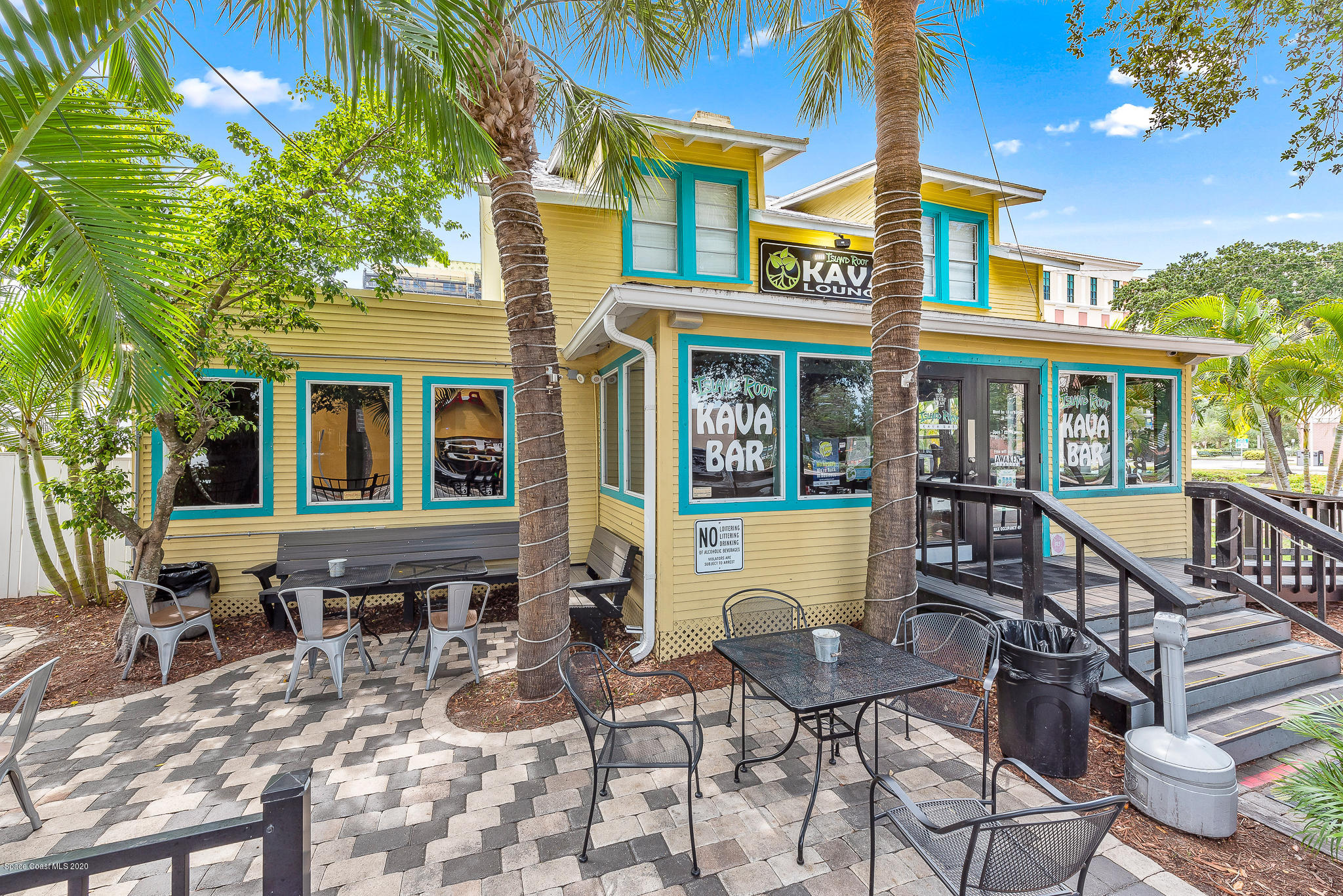 2158 Country Club Road Melbourne, FL 32901 - Photo 79 of 94 a view of a building with sitting area