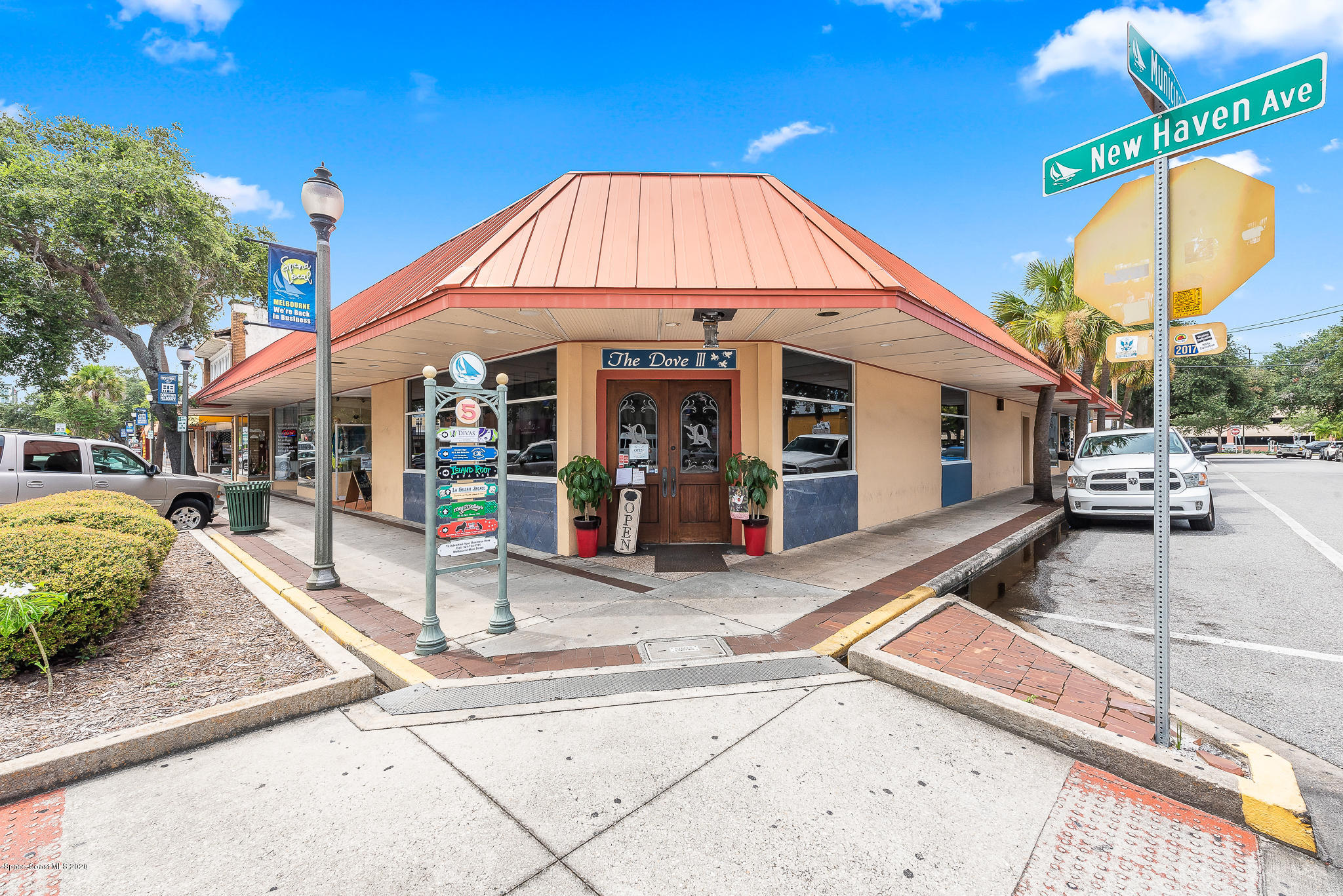 2158 Country Club Road Melbourne, FL 32901 - Photo 92 of 94 a front view of a building with street view