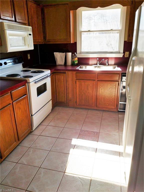 137 Maple Ridge Drive King, NC 27021 - Photo 3 of 7