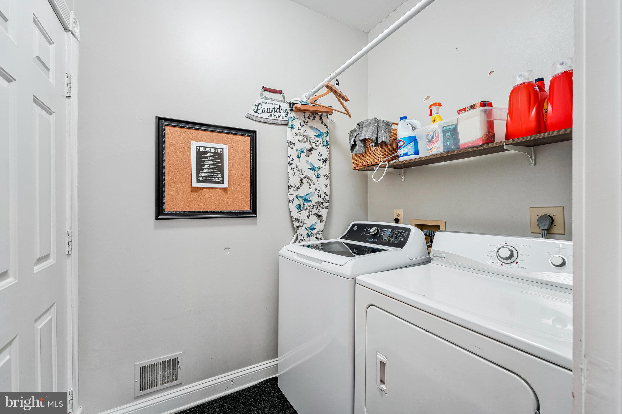 20627 Cutwater Place Sterling, VA 20165 - Photo 18 of 42 a utility room with dryer and washer