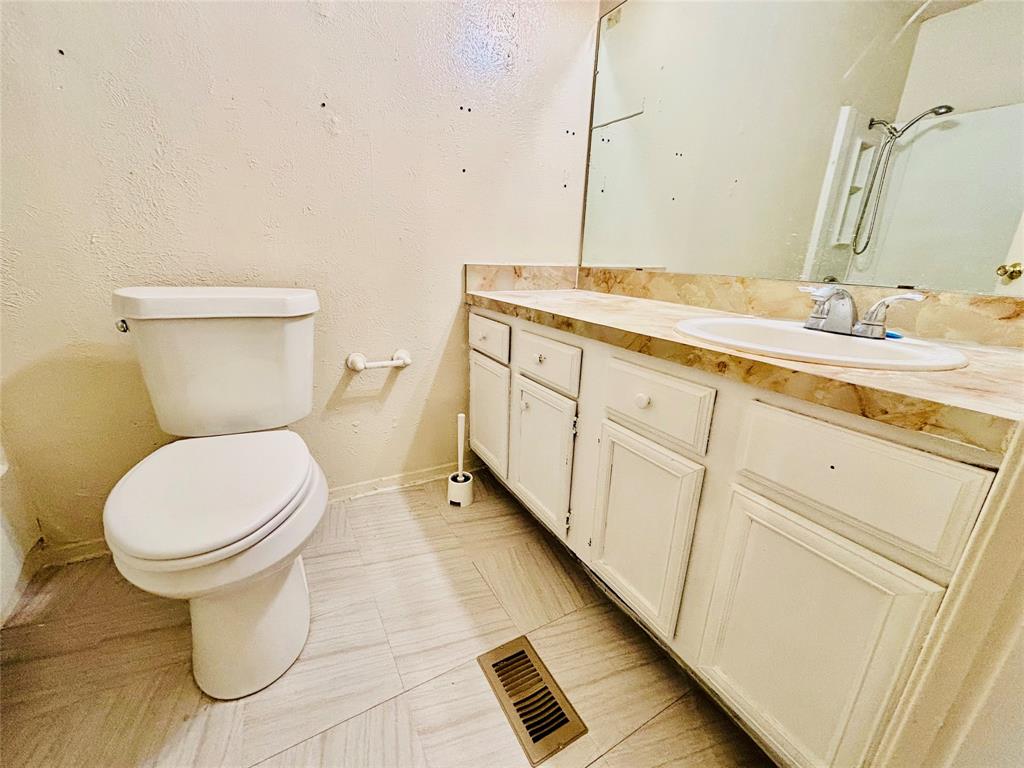 9696 Walnut Street, Unit 1305 Dallas, TX 75243 - Photo 20 of 25 a bathroom with a toilet sink and mirror