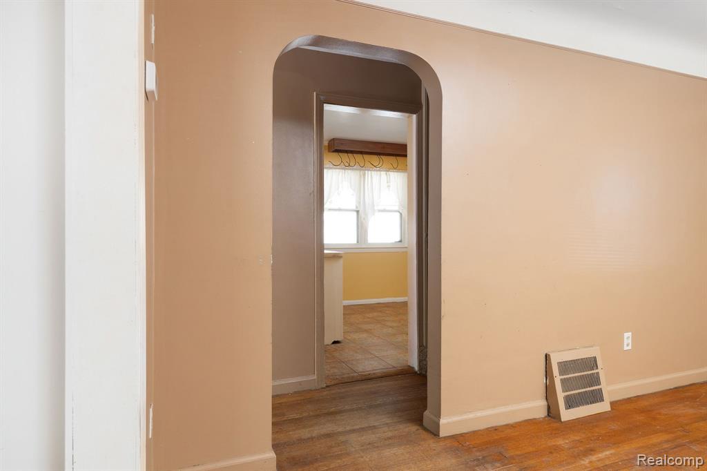 16053 Stephens Eastpointe, MI 48021 - Photo 5 of 23