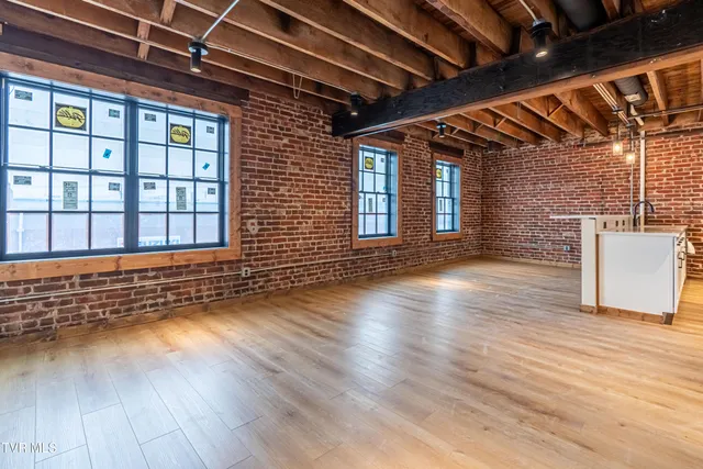 $2,775 | 453 East Main Street, Unit 400, Kingsport, TN 37660