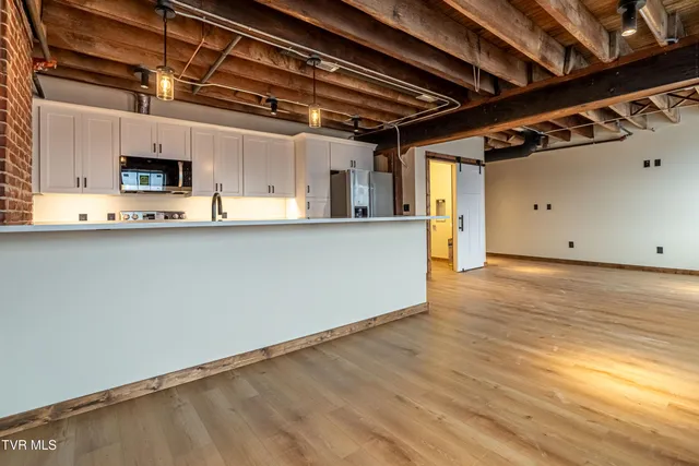 $2,775 | 453 East Main Street, Unit 400, Kingsport, TN 37660