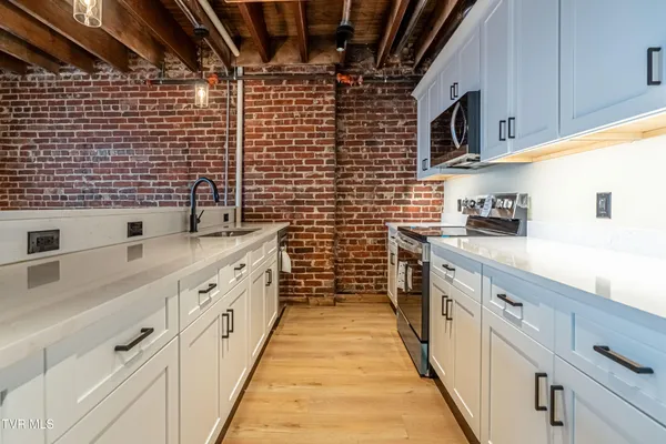 $2,775 | 453 East Main Street, Unit 400, Kingsport, TN 37660