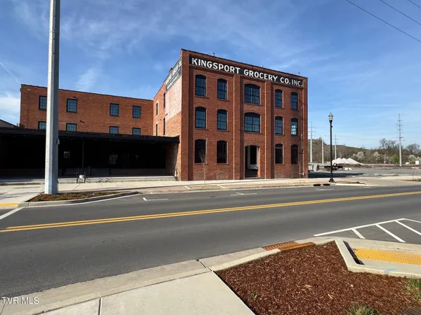 $2,775 | 453 East Main Street, Unit 400, Kingsport, TN 37660