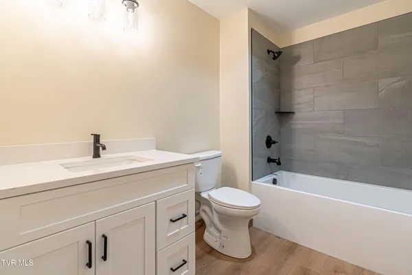 $2,775 | 453 East Main Street, Unit 400, Kingsport, TN 37660