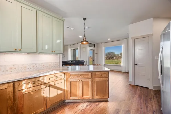 $399,000 | 700 Lathem Boulevard, Venus, TX 76084