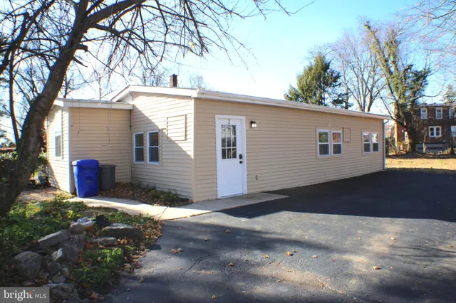 $2,000 | 7330 Sycamore Avenue, Unit 2, Elkins Park, PA 19027