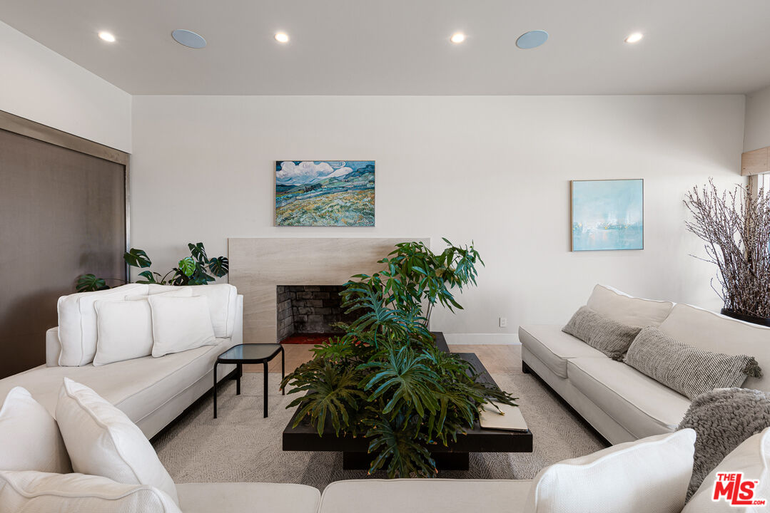 2052 Stradella Road Los Angeles, CA 90077 - Photo 9 of 34 Gallery Image 9