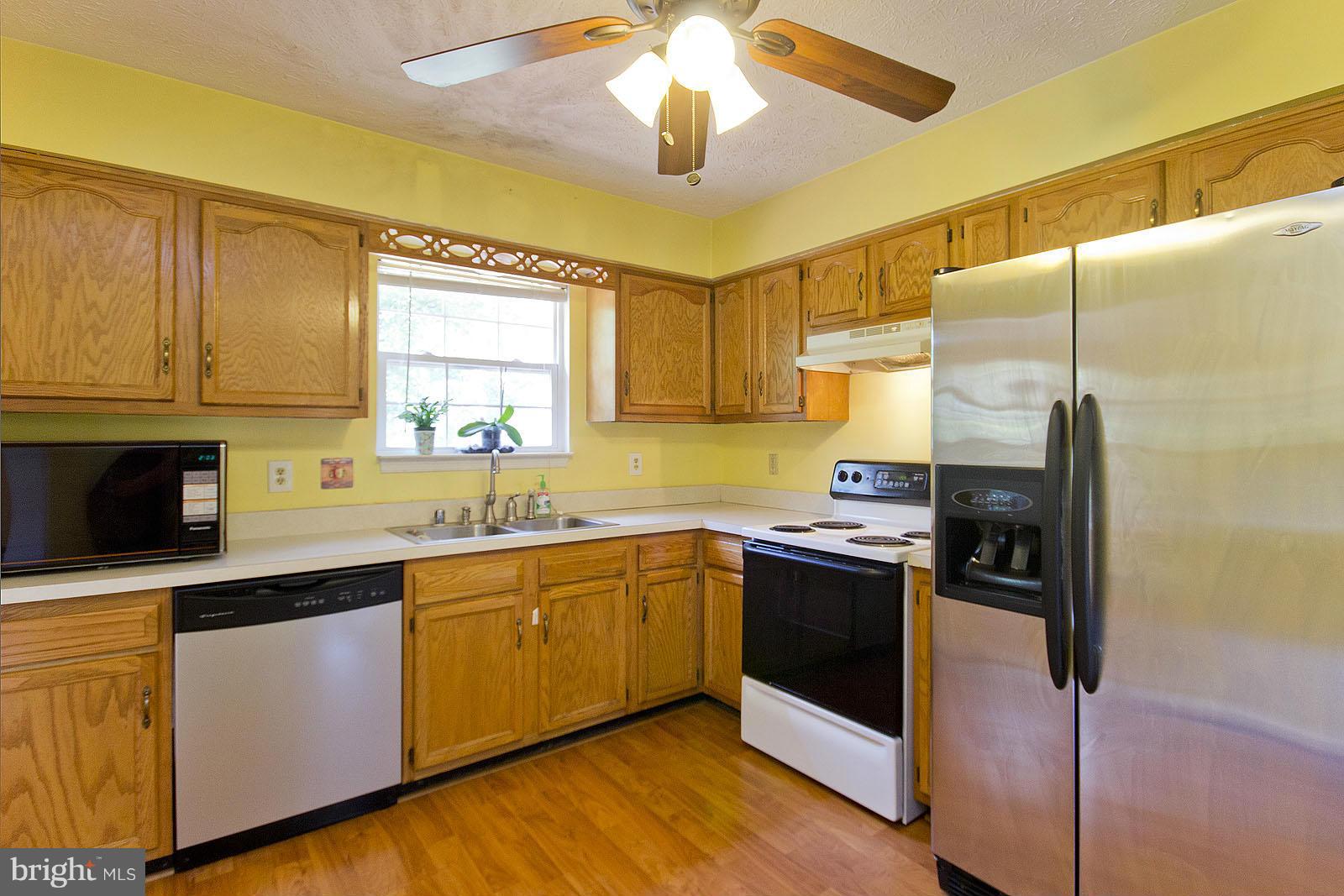 138 Charlton Road Winchester, VA 22602 - Photo 9 of 30 a kitchen with stainless steel appliances granite countertop a sink stove and refrigerator