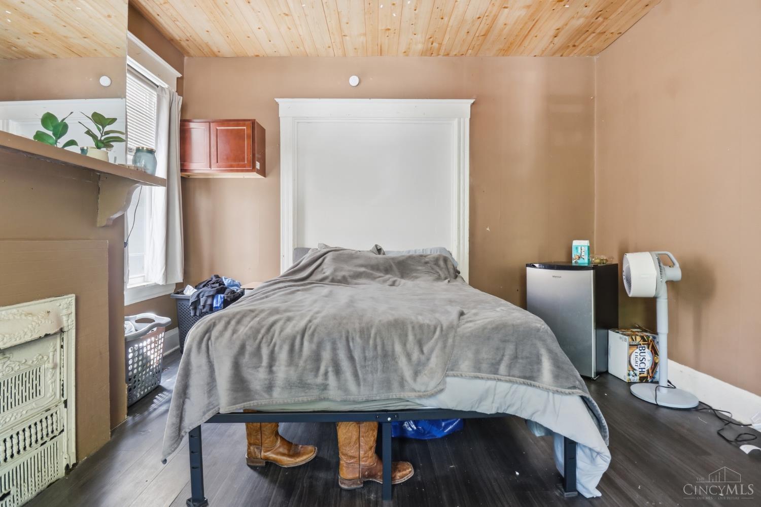 219 Atkinson Street Cincinnati, OH 45219 - Photo 4 of 57