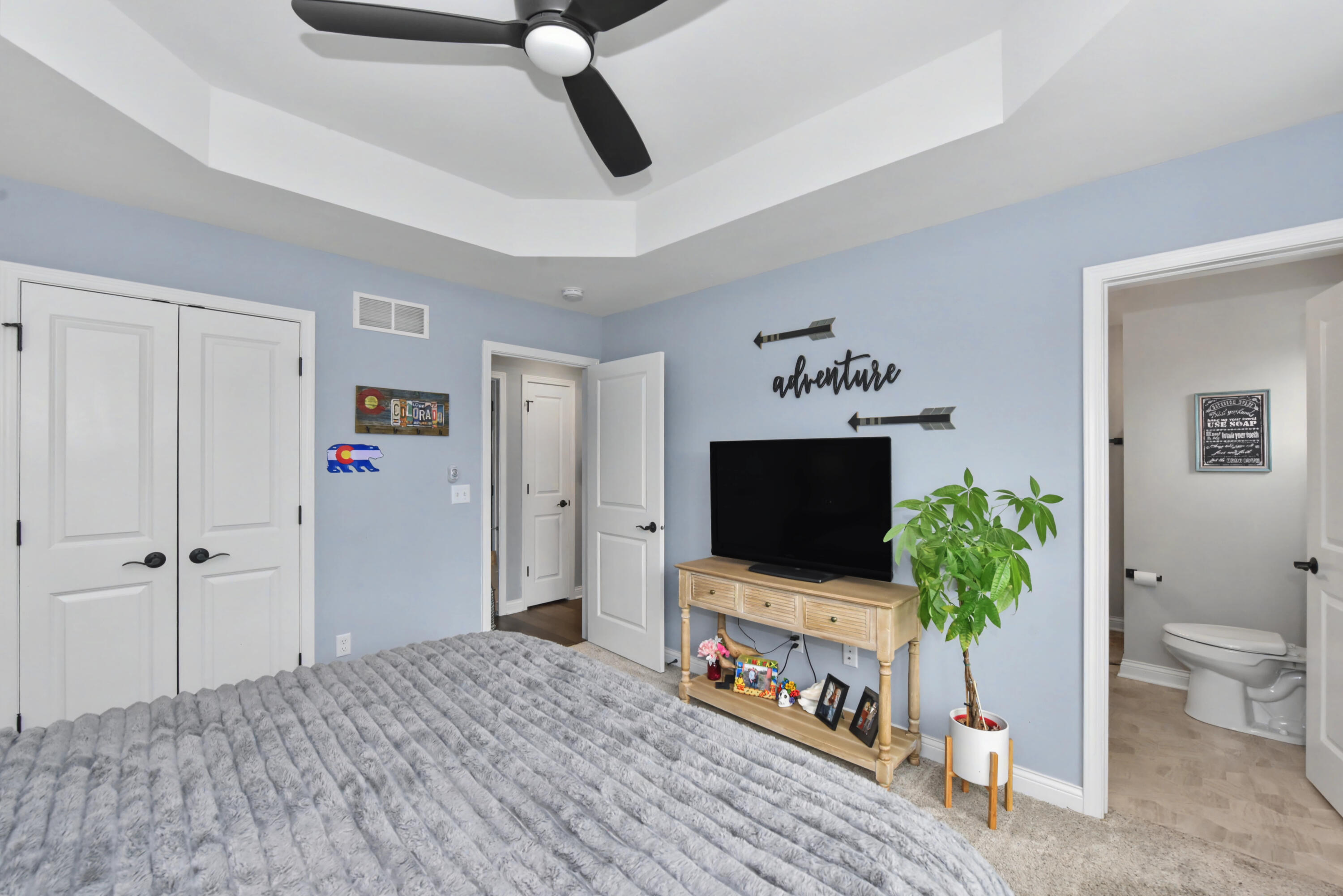 4141 South 90th Street Greenfield, WI 53228 - Photo 12 of 31 Primary w/En-Suite