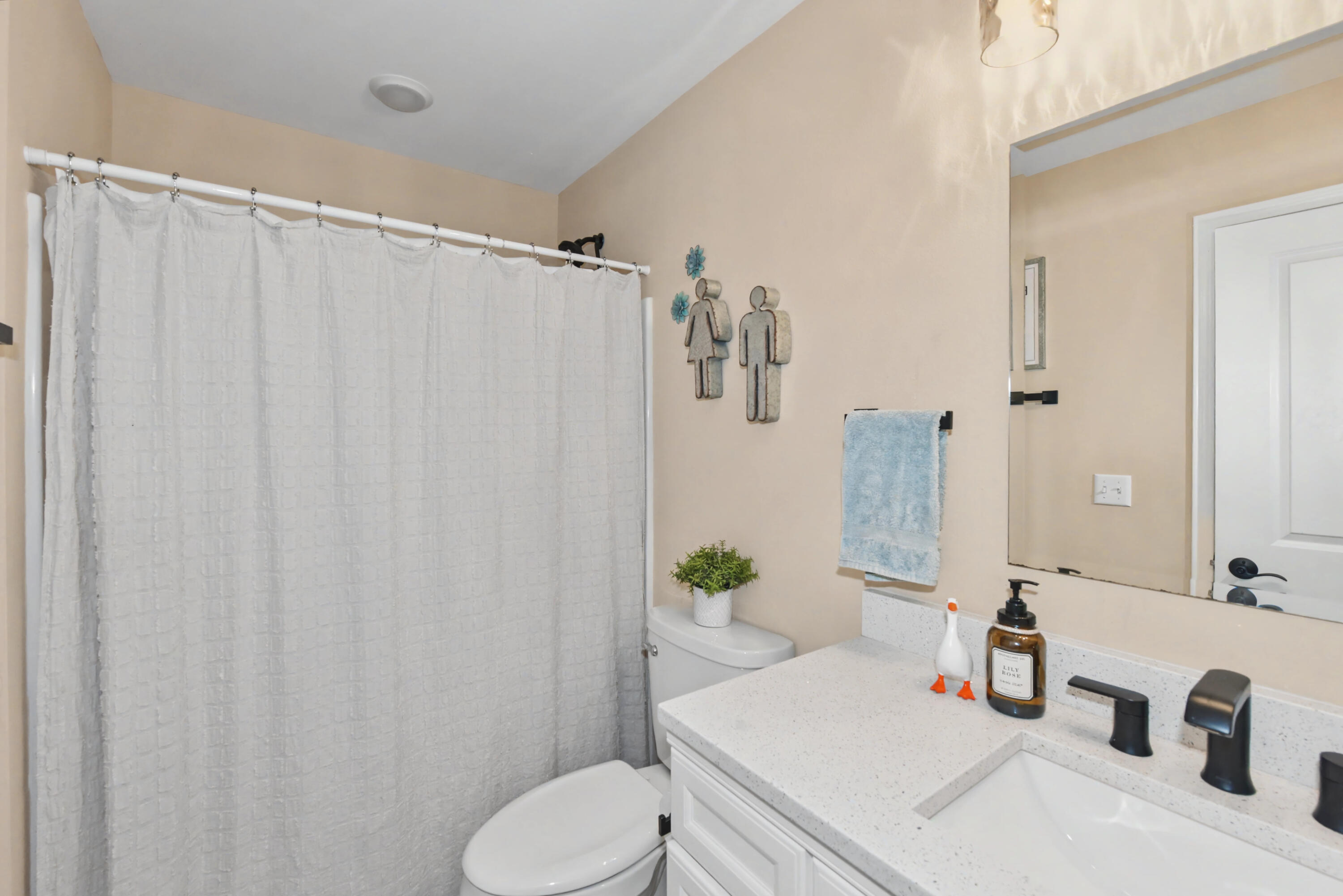 4141 South 90th Street Greenfield, WI 53228 - Photo 17 of 31 2nd Full Bath