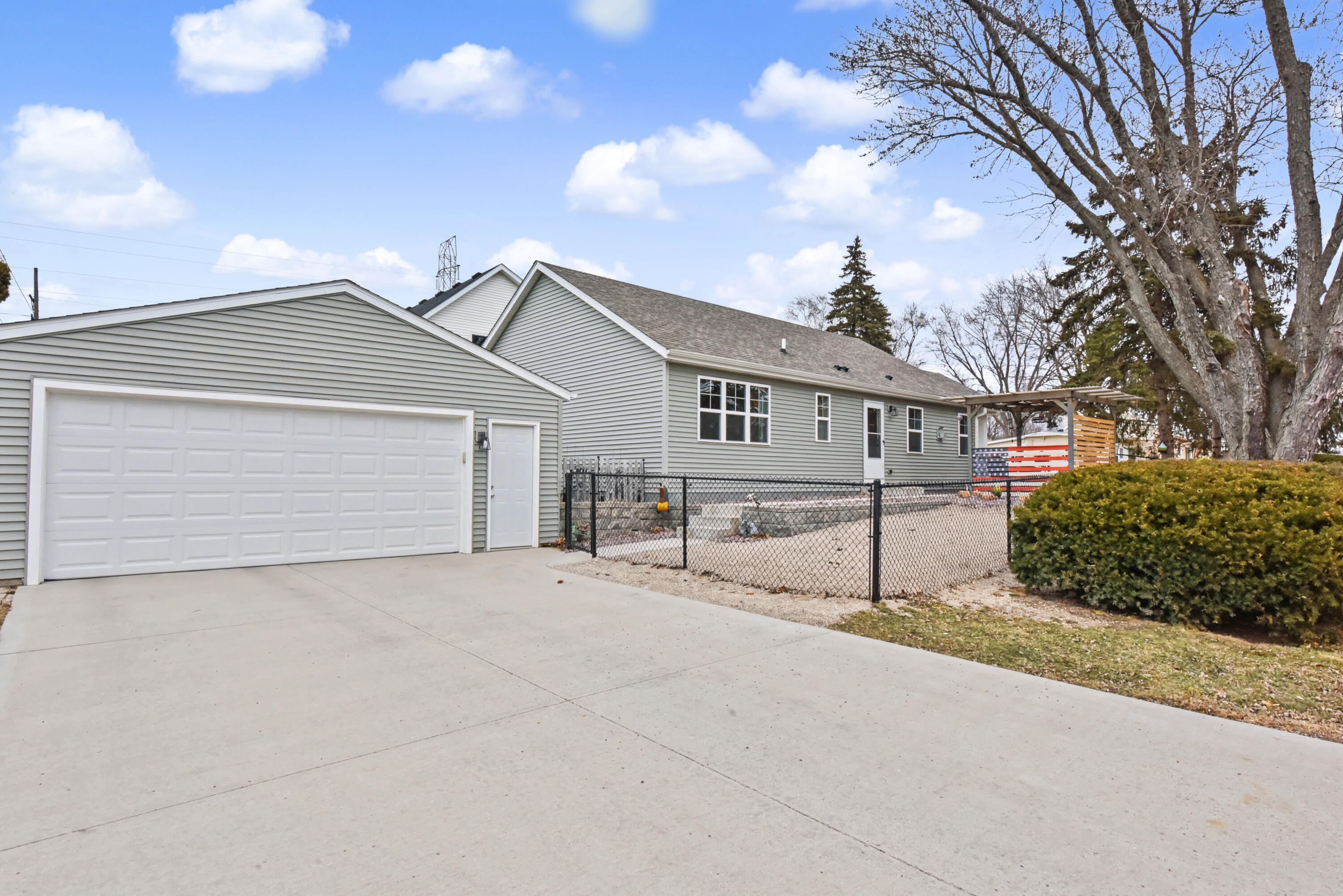 4141 South 90th Street Greenfield, WI 53228 - Photo 28 of 31 Large Driveway w/2 Car Garage