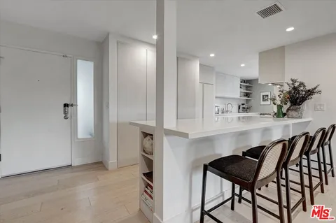 $1,695,000 | 930 California Avenue, Unit 301, Santa Monica, CA 90403