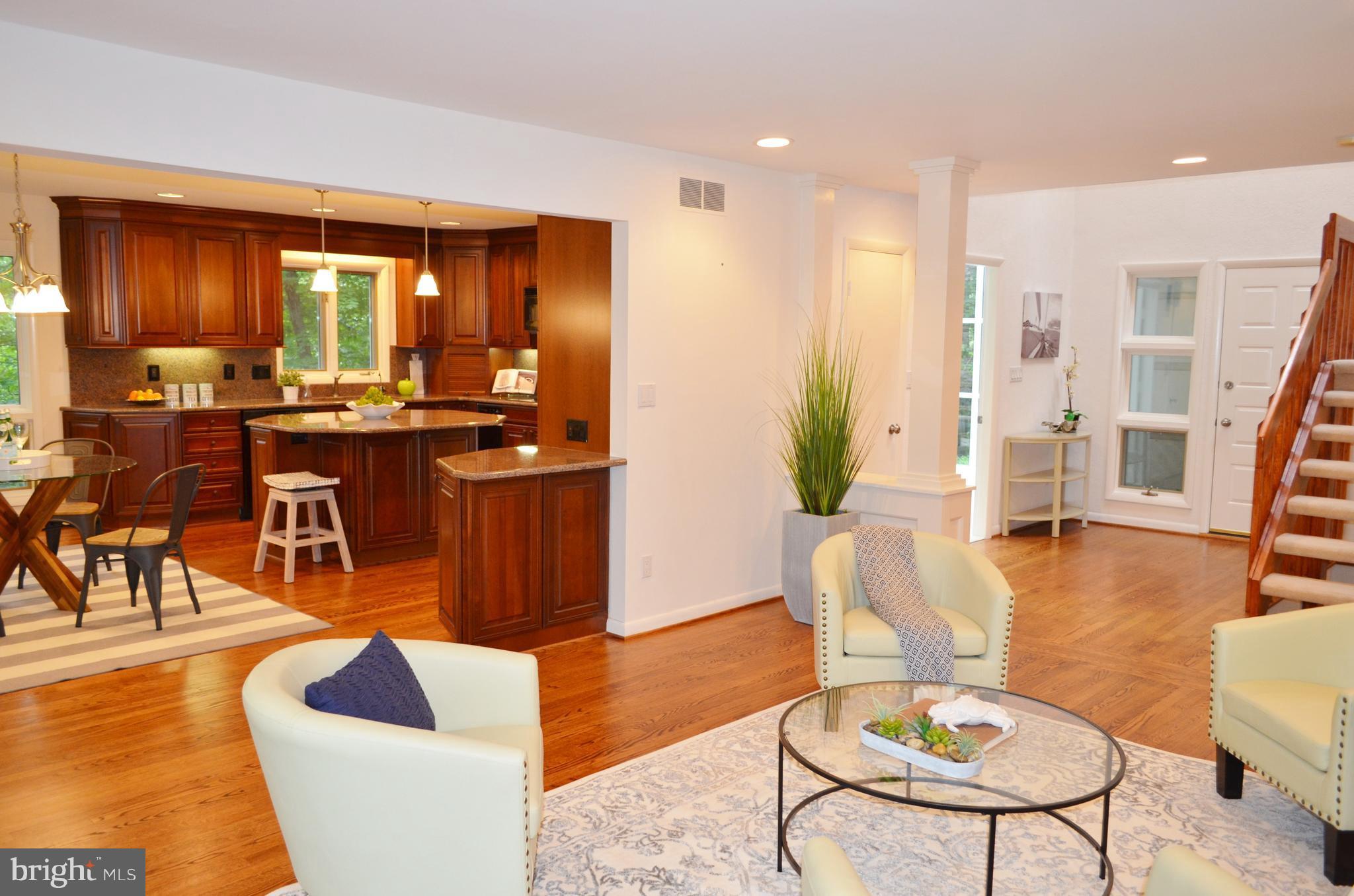 3165 Rolling Road Edgewater, MD 21037 - Photo 4 of 36 Living Room