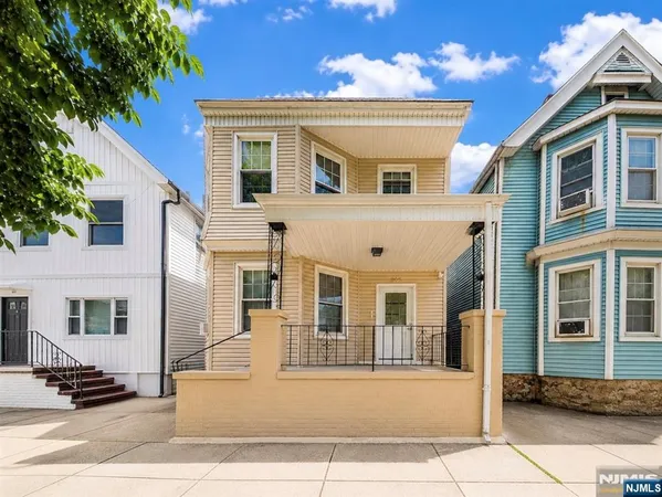 $2,800 | 305 Ann Street, Unit 2, Harrison, NJ 07029