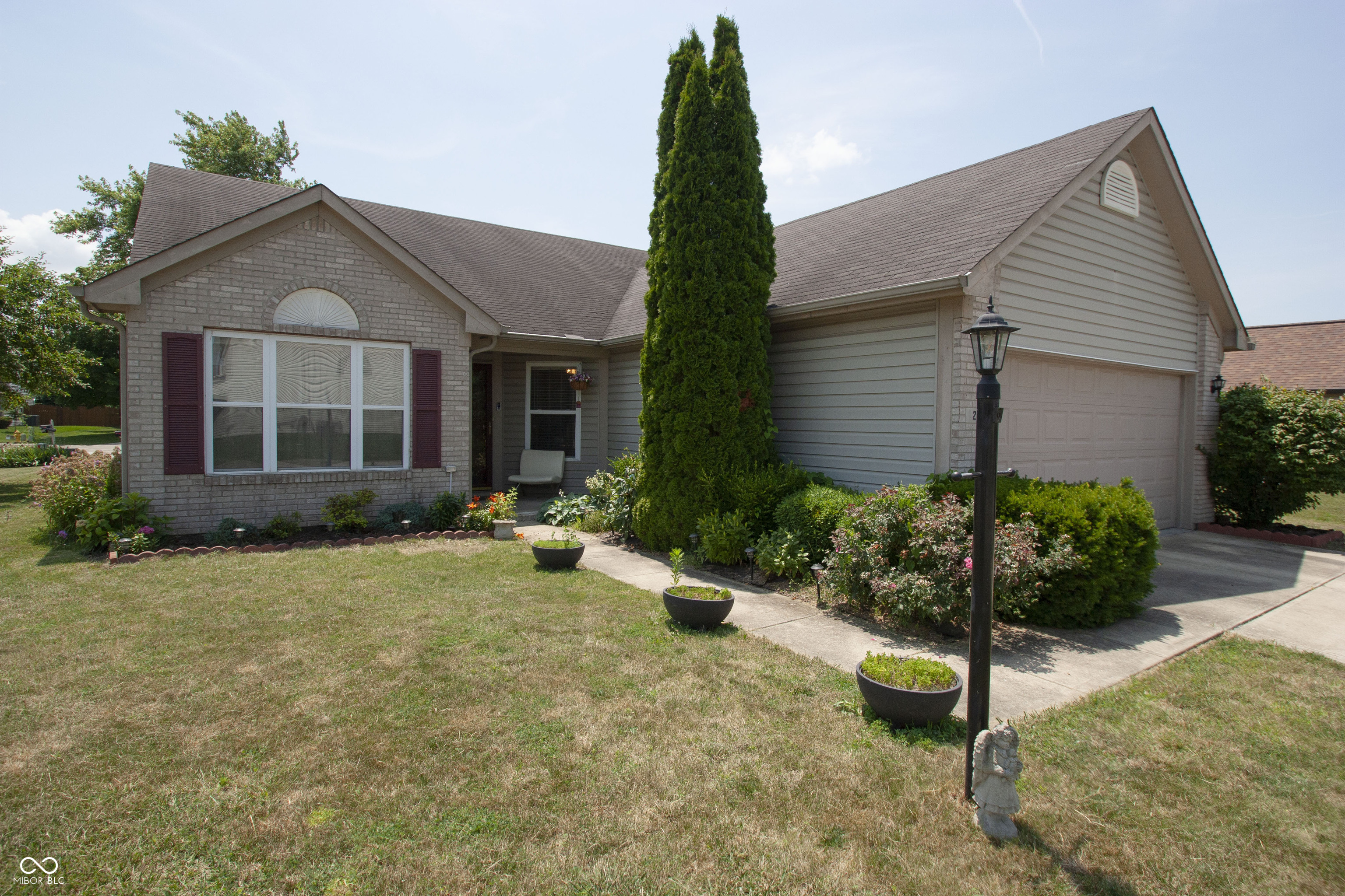 291 Lakemoore Street Brownsburg, IN 46112 - Photo 2 of 26