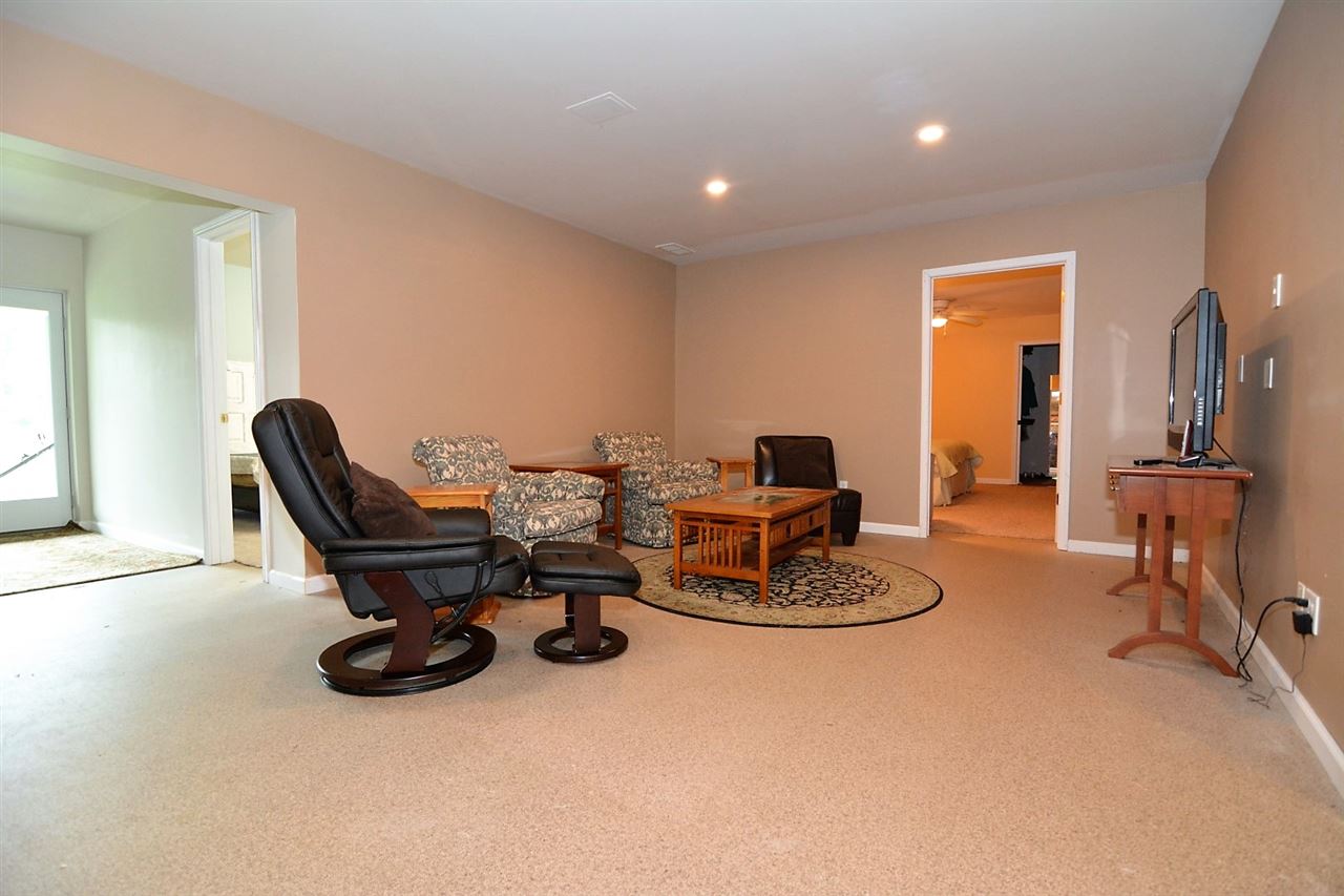 8100 Kuebler Road Evansville, IN 47720 - Photo 21 of 36 Gallery Image 21