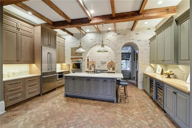 $2,695,000 | 8 Tokalon Place, Metairie, LA 70001