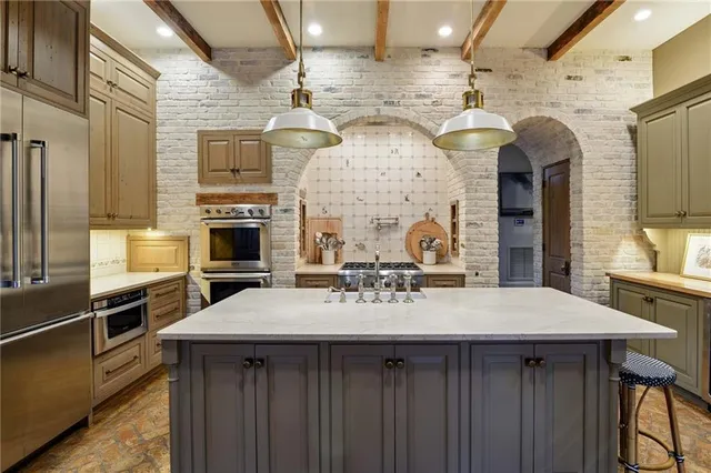 $2,695,000 | 8 Tokalon Place, Metairie, LA 70001