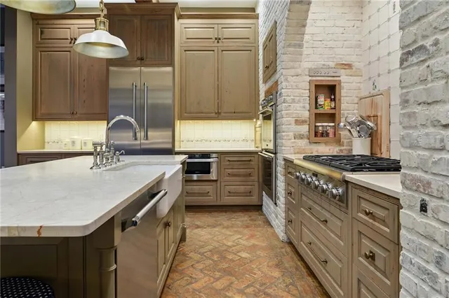 $2,695,000 | 8 Tokalon Place, Metairie, LA 70001