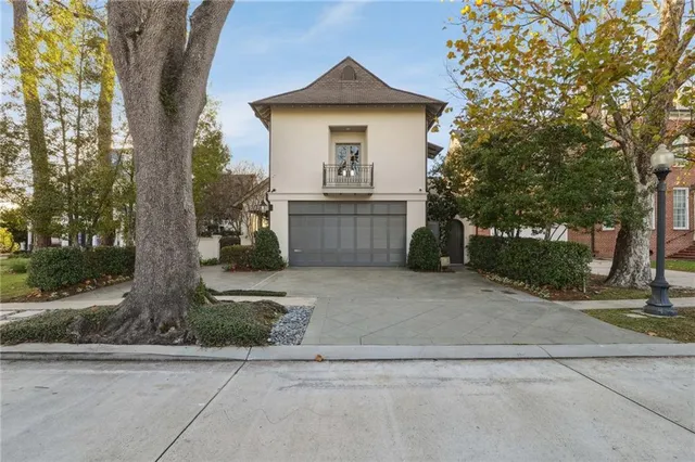 $2,695,000 | 8 Tokalon Place, Metairie, LA 70001