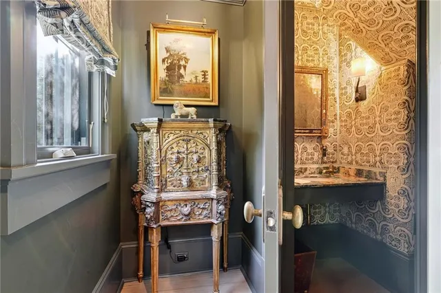 $2,695,000 | 8 Tokalon Place, Metairie, LA 70001